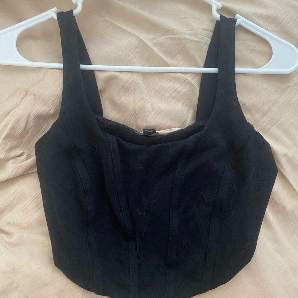 Black ribbed crop top! 🖤